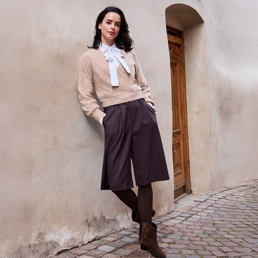 Mit Schleife durch die Weihnachtszeit! Seien Sie der Hingucker in einem modernen festlichen Look.