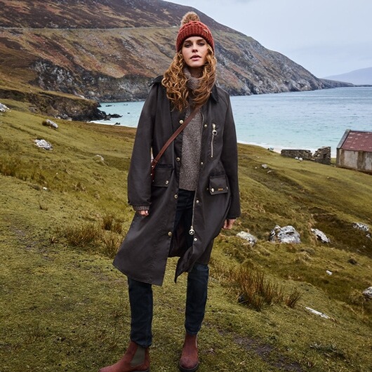 Ihr neuer Lieblingslook für den Herbst! Mit diesen Key Pieces von Barbour sind Sie für jedes Abenteuer gerüstet.