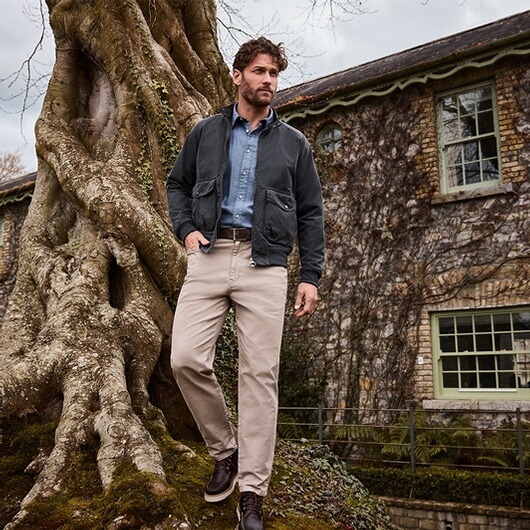 Stilvoll in die Übergangszeit! ntdecken Sie diesen lässig-eleganten Look für entspannte Herbsttage.