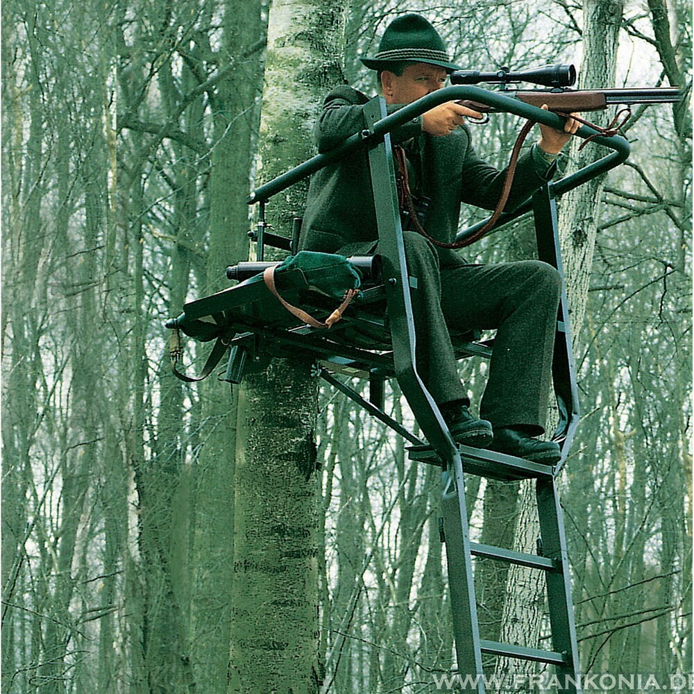 Dach mit Tarnnetz, Knobloch