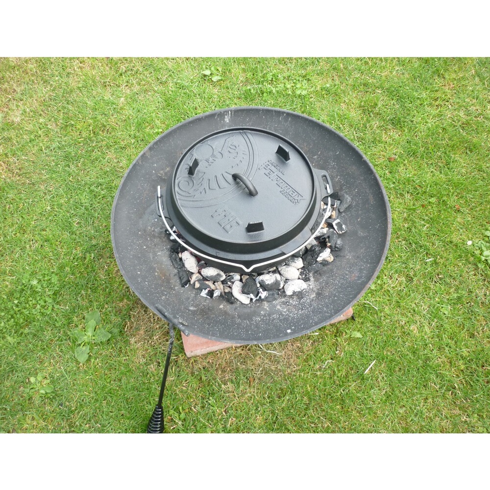 Dutch oven fire pot with feet, Petromax