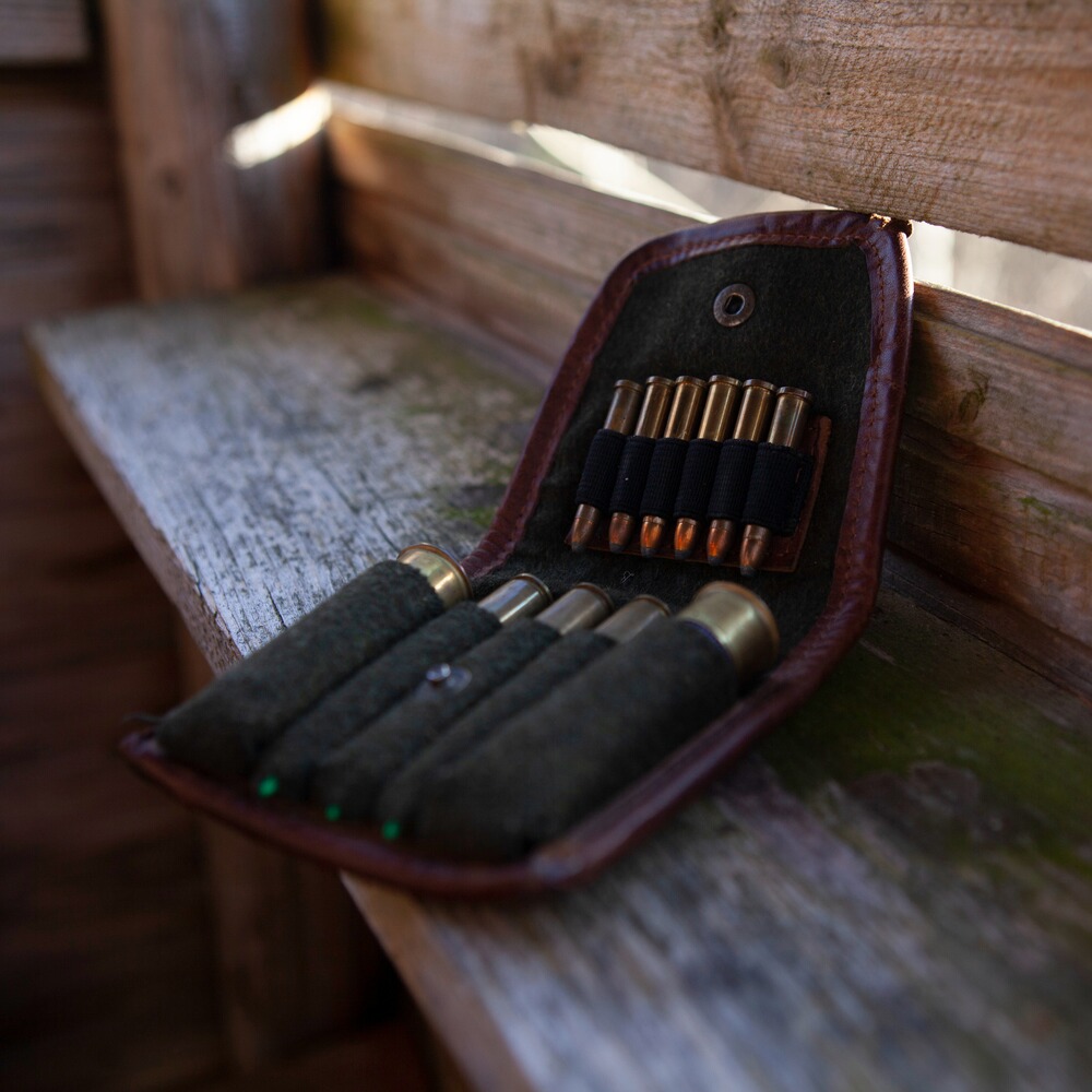 Cartridge case with practical belt loop, JAKELE