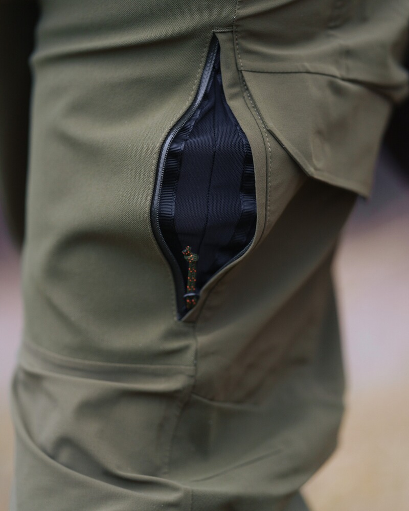 Hose Striker SL, Blaser Outfits