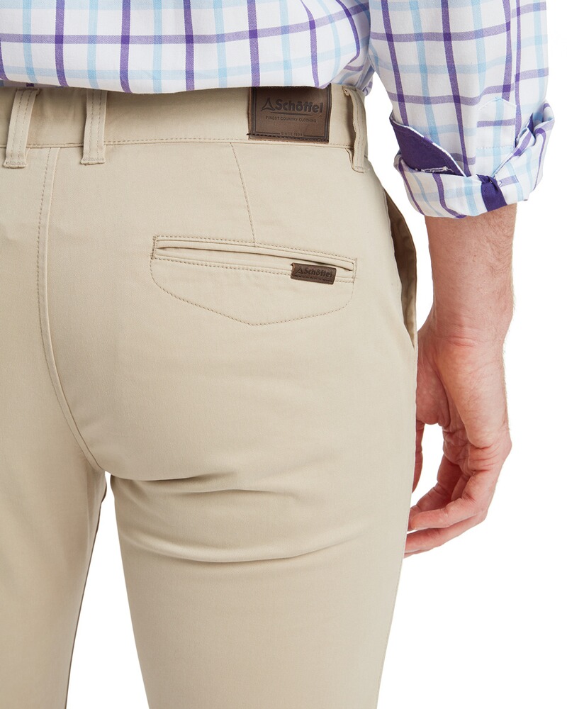 Chino Chichester, Schöffel Country