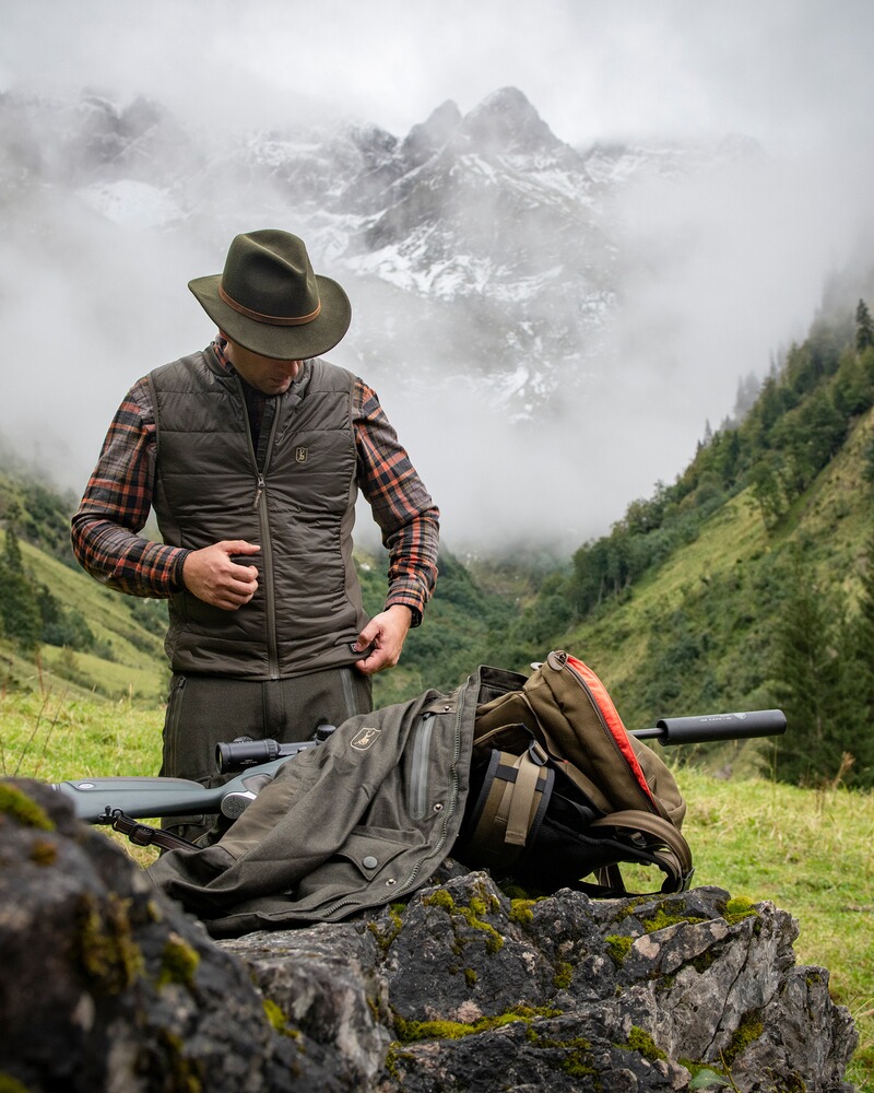 Hut Adventurer, Deerhunter