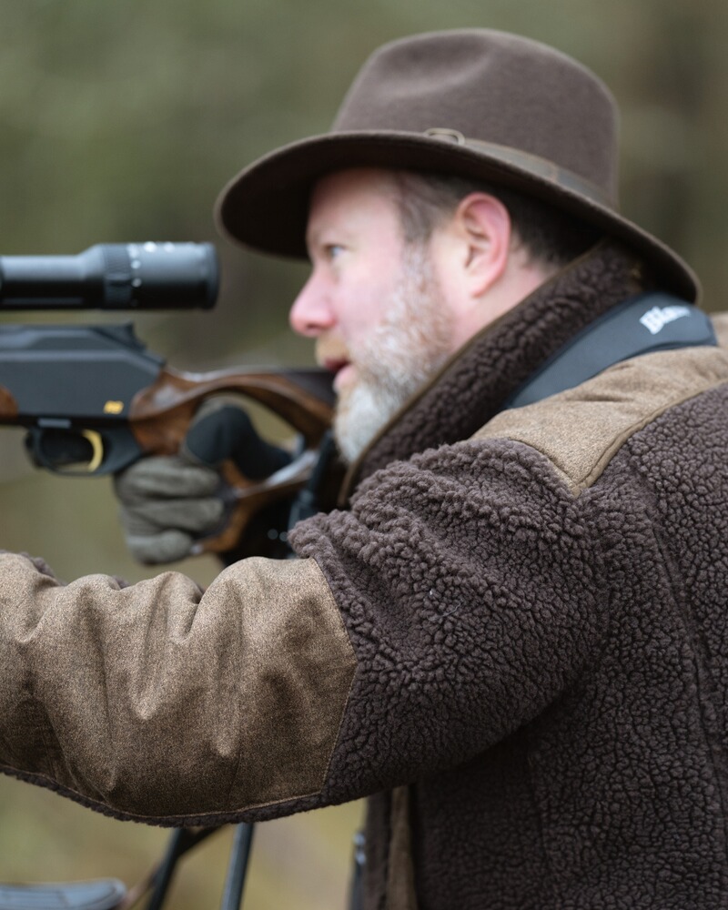 Hut Travaller, Blaser Outfits