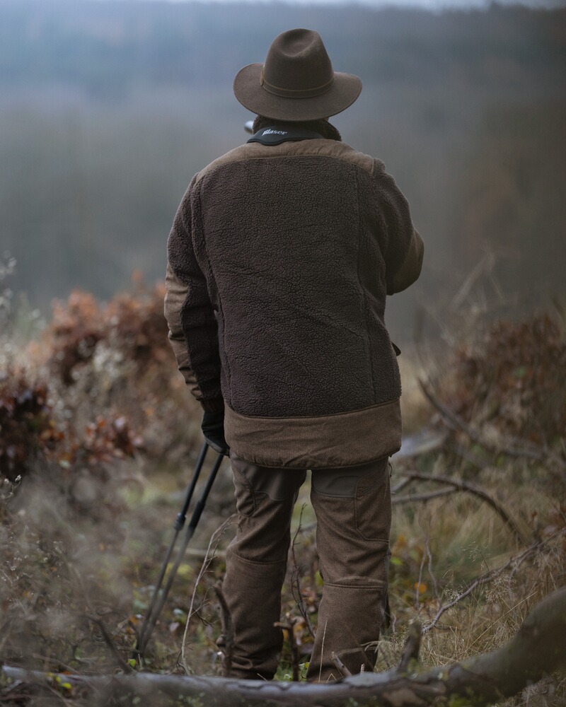 Hut Travaller, Blaser Outfits