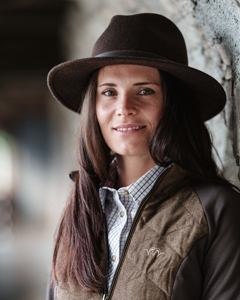Hut Travaller, Blaser Outfits