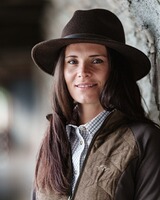 Hut Travaller, Blaser Outfits