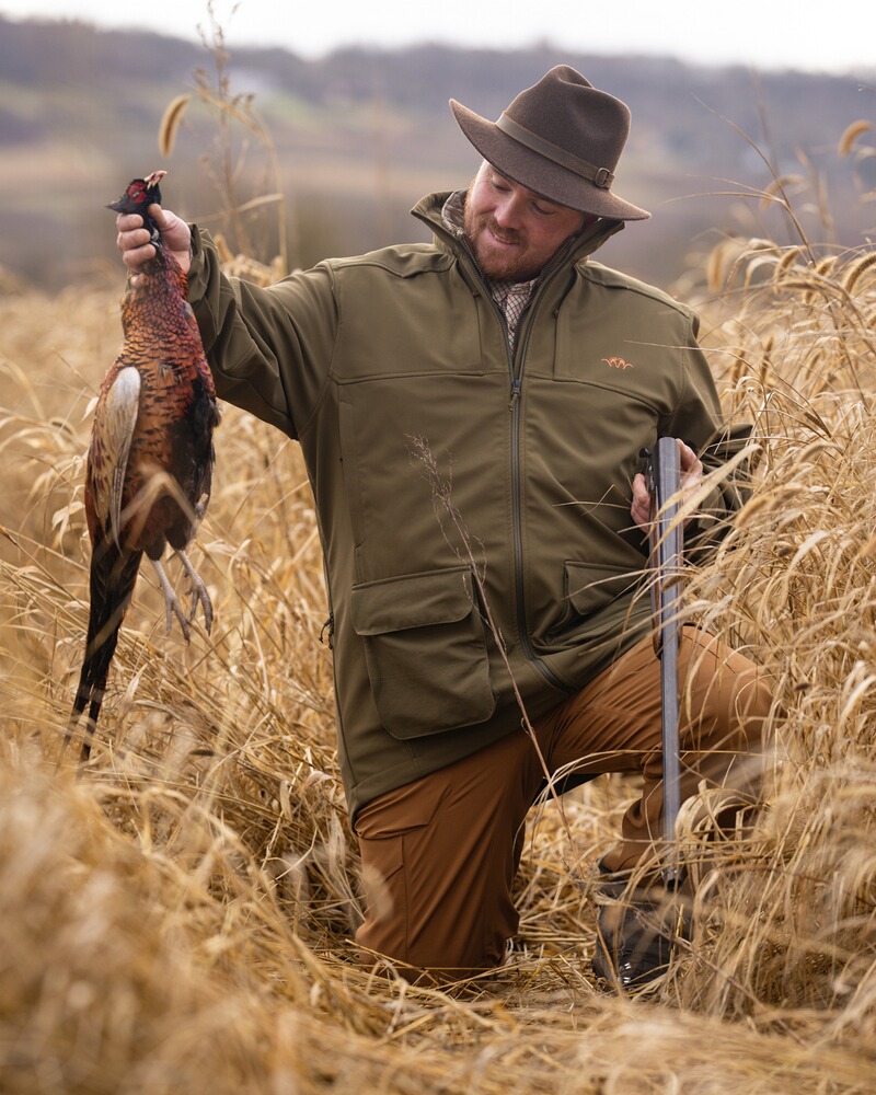 Hut Travaller, Blaser Outfits