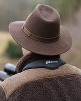 Hut Travaller, Blaser Outfits