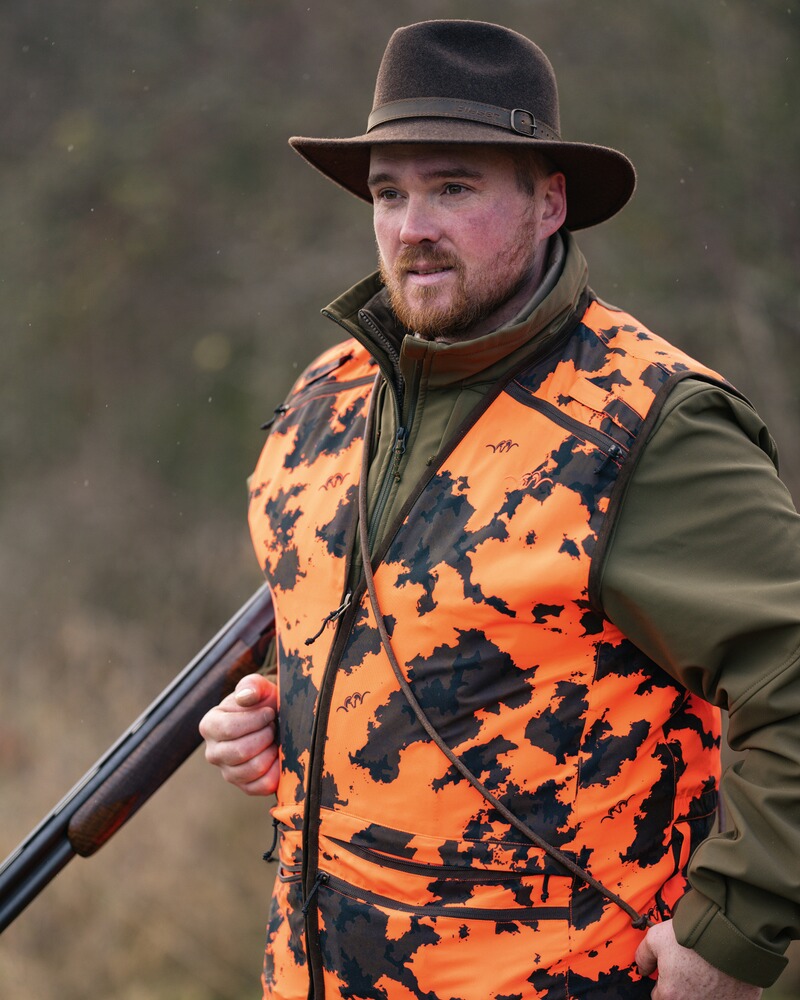 Hut Travaller, Blaser Outfits