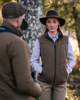 Hut Travaller, Blaser Outfits