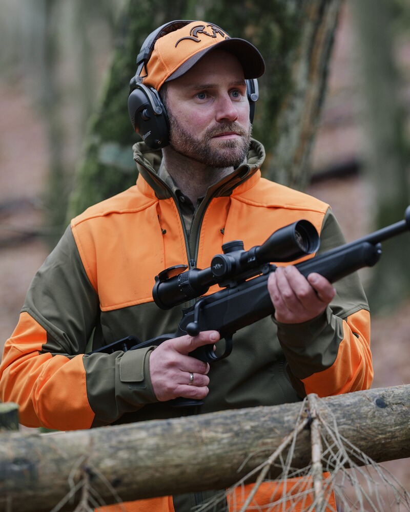 Cap Striker, Blaser Outfits