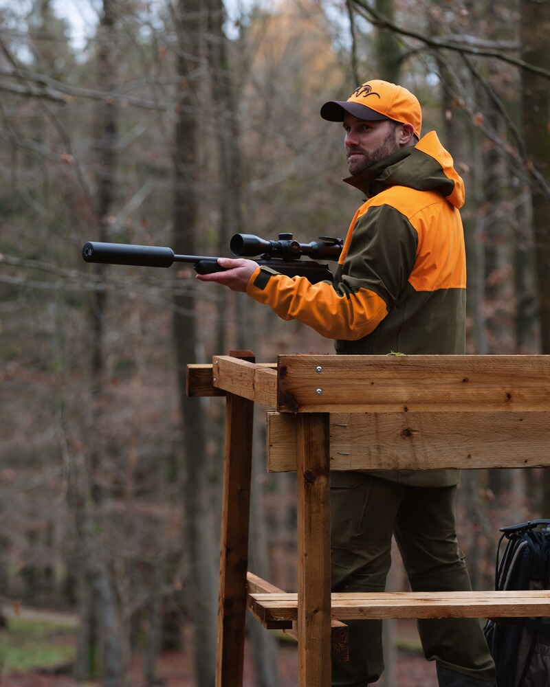 Cap Striker, Blaser Outfits