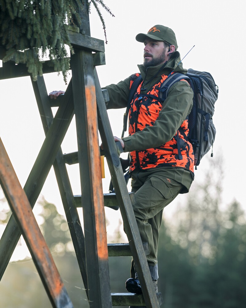 Cap Striker SL, Blaser Outfits