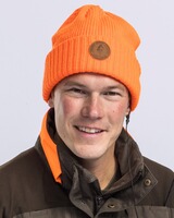 Windy orange hat,Pinewood, Pinewood