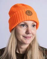 Windy orange hat,Pinewood, Pinewood
