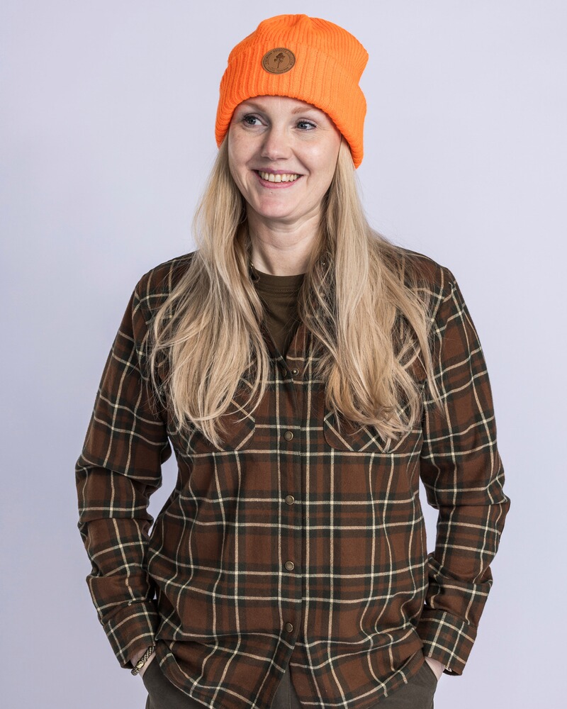 Windy orange hat,Pinewood, Pinewood