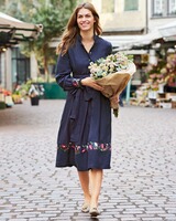 Leinenkleid mit Blumenstick, REITMAYER