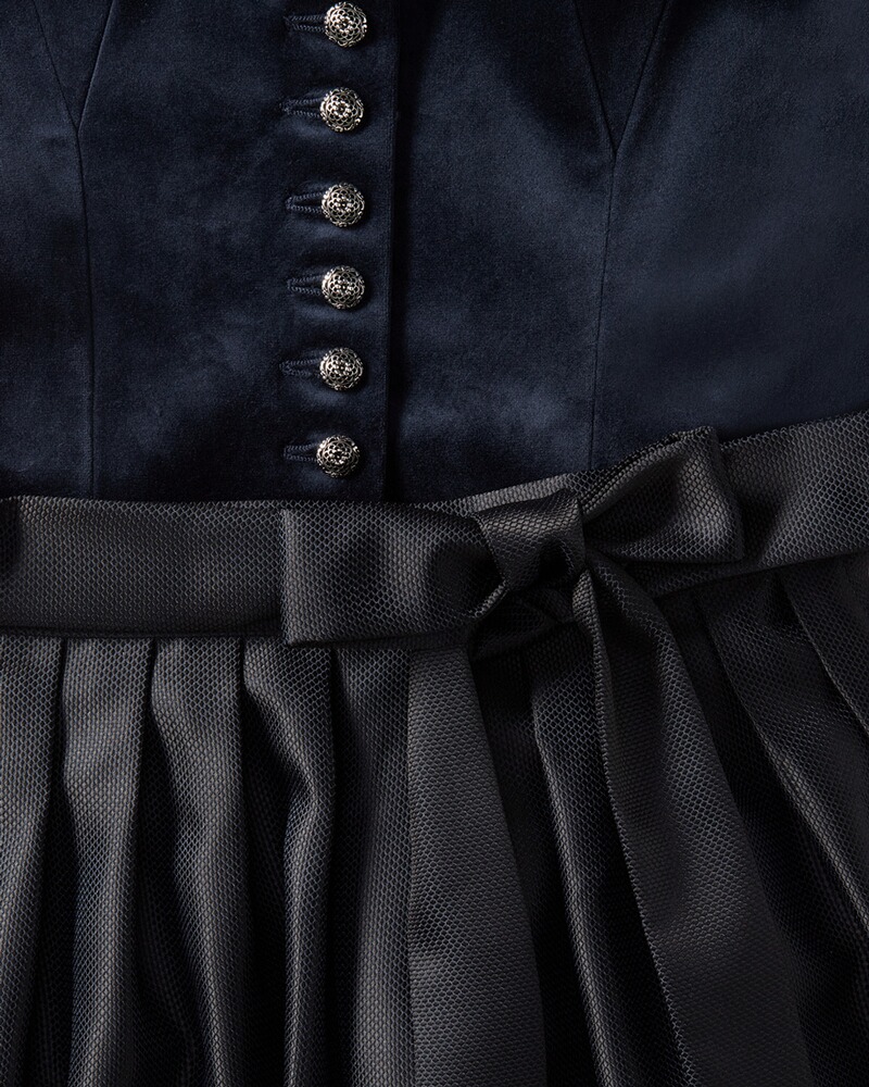 Langes Dirndl mit Rosenschürze, Luis Steindl
