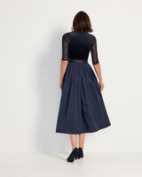 Langes Dirndl mit Rosenschürze, Luis Steindl