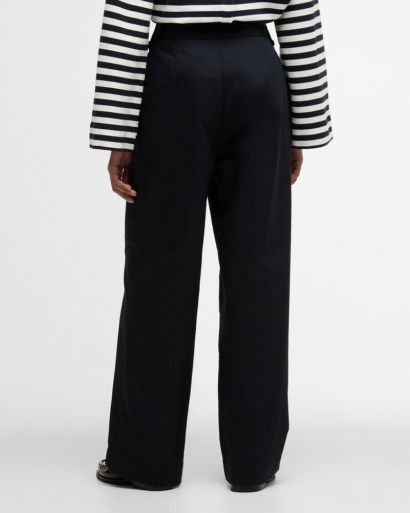 Hose Inez, Barbour