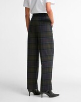 Hose Delilah, Barbour