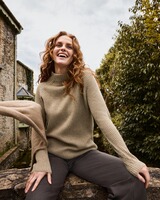 Cashmere stand-up collar sweater, Brigitte von Schönfels