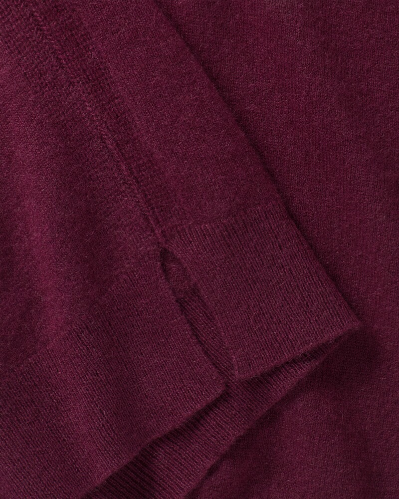 Cashmere V-neck sweater, Brigitte von Schönfels