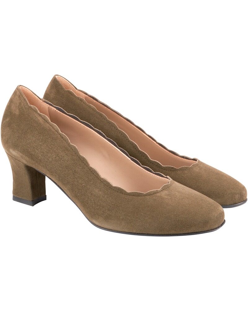 Pumps, dirndl + bua