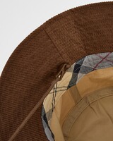 Hut Asker, Barbour