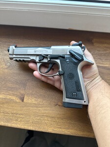 Bewertungsbild zu der Überschrift Die 92x Performance von Berreta ist eine hochmoderne Wettkampfpistole im Kaliber 9mm L.