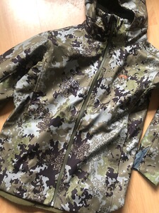 Bewertungsbild zu der Überschrift Durchdachte Übergangsjacke